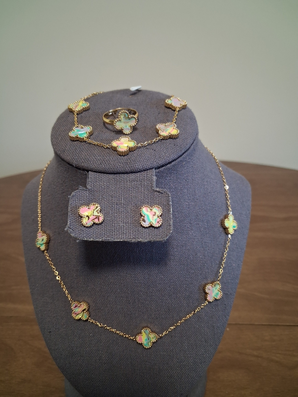 Gold Clover Pendant Necklace with Iridescent Green Inlay
